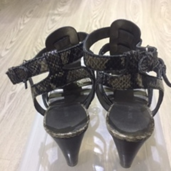 Strappy snake skin printed sandals - Picture 3 of 4